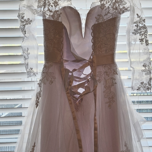 Wedding dress dealing price - Picture 2 of 7